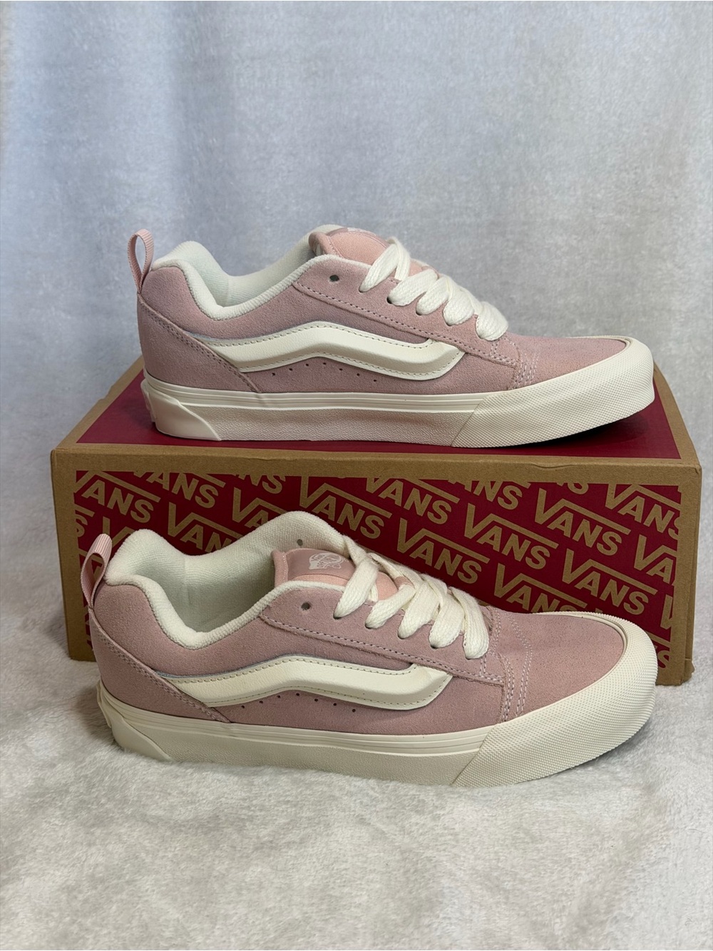 New - Vans Knu Skool Sneakers, pink 7W / 5.5Y